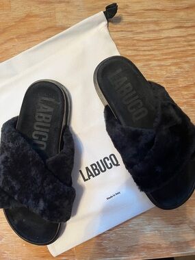 Labucq Black leather and Fur Crossband Slide Slippers